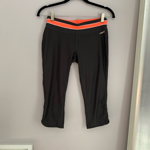 Athletic capris - Picture 2 of 6